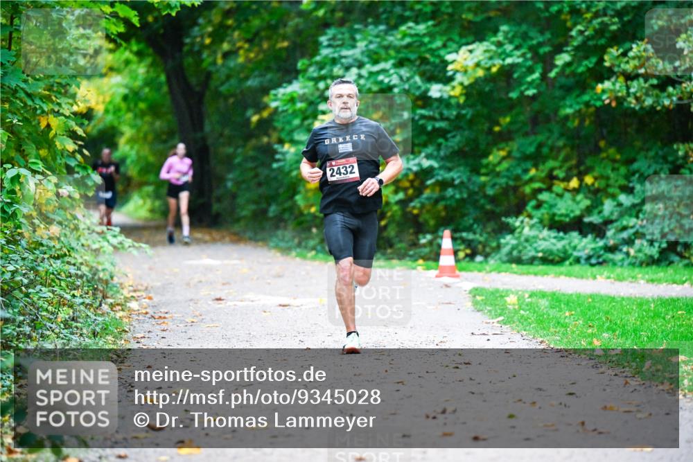 12.10.2025 - Bramfelder Halbmarathon 2025 Dr. Thomas Lammeyer http://msf.ph/oto/9345028 12.10.2025 10:13:44 Laufen 2432 meine-sportfotos.de