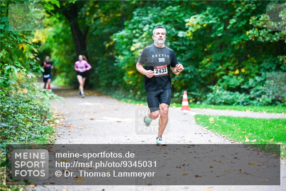 12.10.2025 - Bramfelder Halbmarathon 2025 Dr. Thomas Lammeyer http://msf.ph/oto/9345031 12.10.2025 10:13:45 Laufen 2432 meine-sportfotos.de