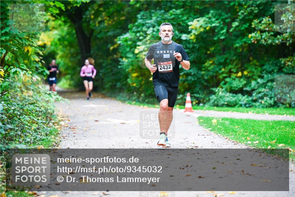 12.10.2025 - Bramfelder Halbmarathon 2025 Dr. Thomas Lammeyer http://msf.ph/oto/9345032 12.10.2025 10:13:45 Laufen 2432 meine-sportfotos.de