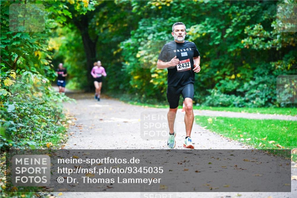 12.10.2025 - Bramfelder Halbmarathon 2025 Dr. Thomas Lammeyer http://msf.ph/oto/9345035 12.10.2025 10:13:45 Laufen 2432 meine-sportfotos.de