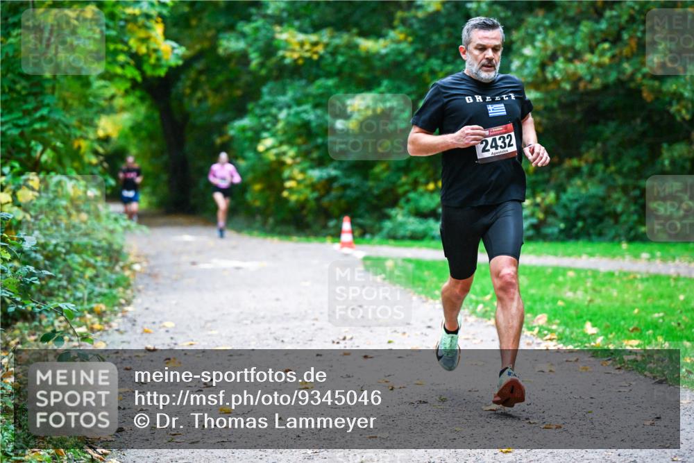 12.10.2025 - Bramfelder Halbmarathon 2025 Dr. Thomas Lammeyer http://msf.ph/oto/9345046 12.10.2025 10:13:47 Laufen 2432 meine-sportfotos.de