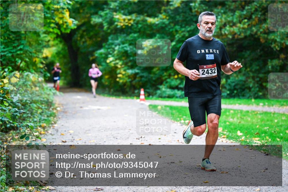 12.10.2025 - Bramfelder Halbmarathon 2025 Dr. Thomas Lammeyer http://msf.ph/oto/9345047 12.10.2025 10:13:47 Laufen 2432 meine-sportfotos.de