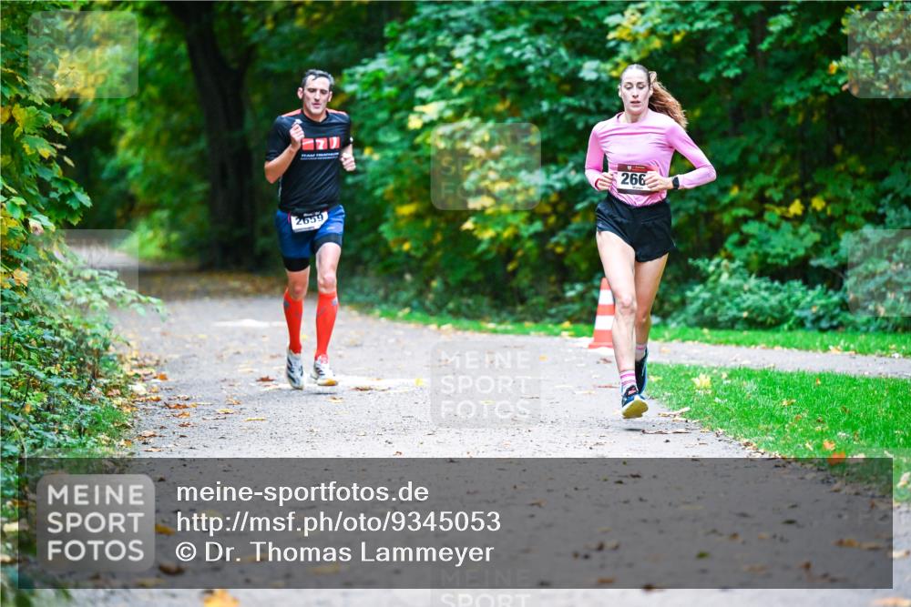 12.10.2025 - Bramfelder Halbmarathon 2025 Dr. Thomas Lammeyer http://msf.ph/oto/9345053 12.10.2025 10:13:52 Laufen 2659, 266 meine-sportfotos.de