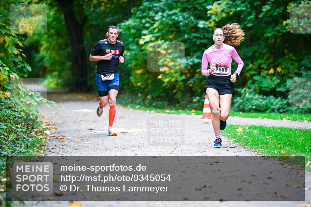 12.10.2025 - Bramfelder Halbmarathon 2025 Dr. Thomas Lammeyer http://msf.ph/oto/9345054 12.10.2025 10:13:52 Laufen 2659, 2669 meine-sportfotos.de