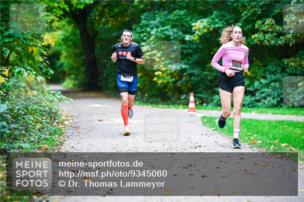 12.10.2025 - Bramfelder Halbmarathon 2025 Dr. Thomas Lammeyer http://msf.ph/oto/9345060 12.10.2025 10:13:53 Laufen 2659, 2669 meine-sportfotos.de