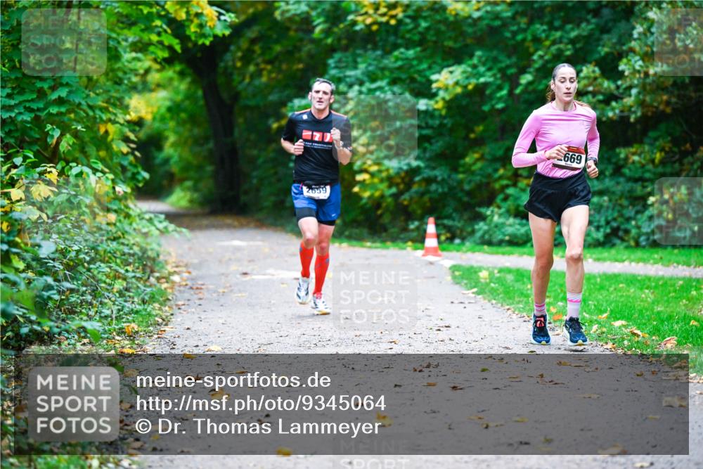 12.10.2025 - Bramfelder Halbmarathon 2025 Dr. Thomas Lammeyer http://msf.ph/oto/9345064 12.10.2025 10:13:53 Laufen 2659, 669 meine-sportfotos.de