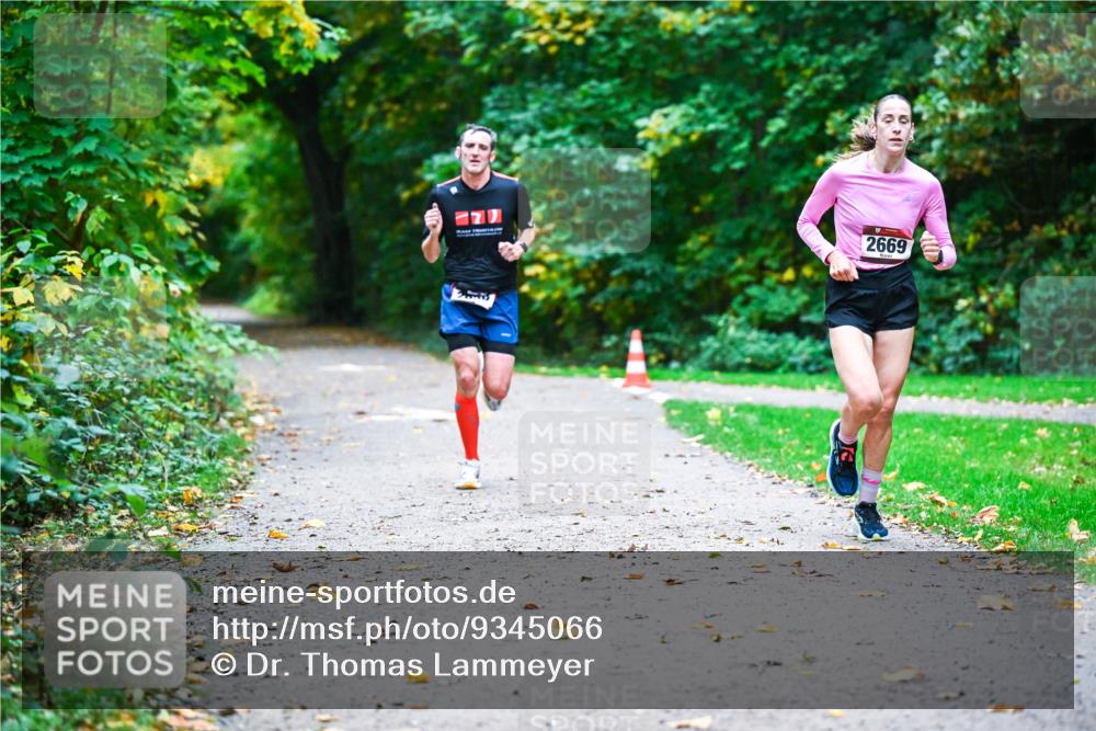 12.10.2025 - Bramfelder Halbmarathon 2025 Dr. Thomas Lammeyer http://msf.ph/oto/9345066 12.10.2025 10:13:54 Laufen 2669 meine-sportfotos.de