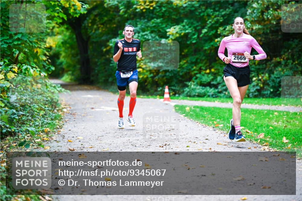 12.10.2025 - Bramfelder Halbmarathon 2025 Dr. Thomas Lammeyer http://msf.ph/oto/9345067 12.10.2025 10:13:54 Laufen 2659, 2669 meine-sportfotos.de
