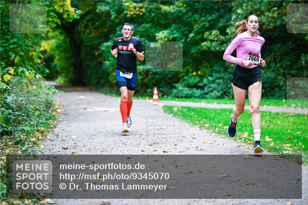 12.10.2025 - Bramfelder Halbmarathon 2025 Dr. Thomas Lammeyer http://msf.ph/oto/9345070 12.10.2025 10:13:54 Laufen 2659, 2669 meine-sportfotos.de