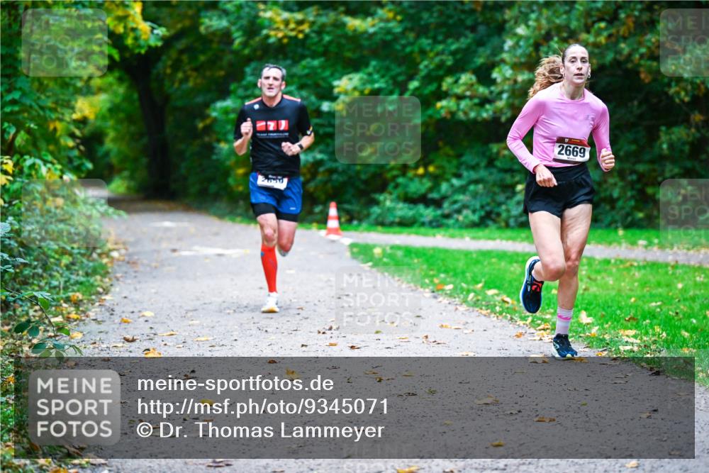 12.10.2025 - Bramfelder Halbmarathon 2025 Dr. Thomas Lammeyer http://msf.ph/oto/9345071 12.10.2025 10:13:54 Laufen 2669 meine-sportfotos.de