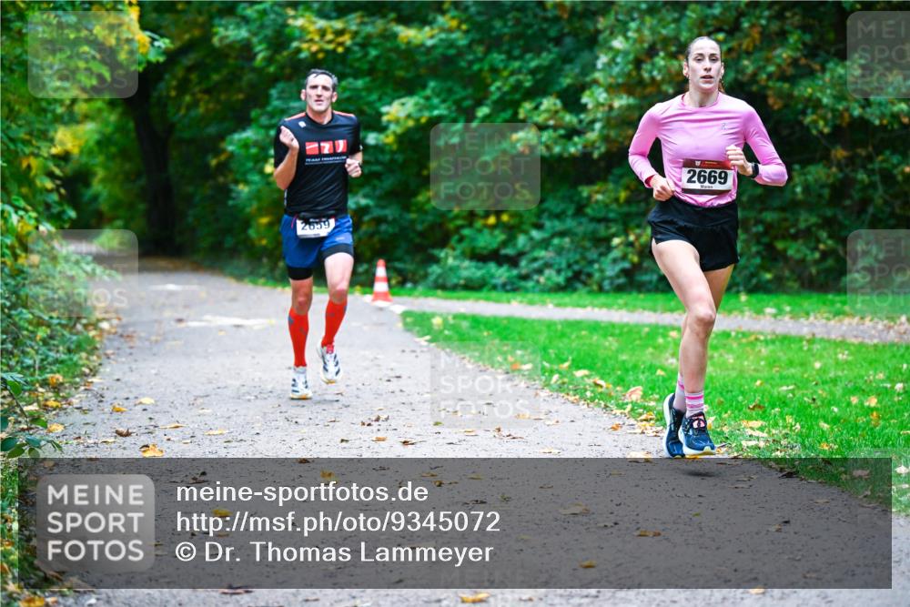 12.10.2025 - Bramfelder Halbmarathon 2025 Dr. Thomas Lammeyer http://msf.ph/oto/9345072 12.10.2025 10:13:54 Laufen 2659, 2669 meine-sportfotos.de