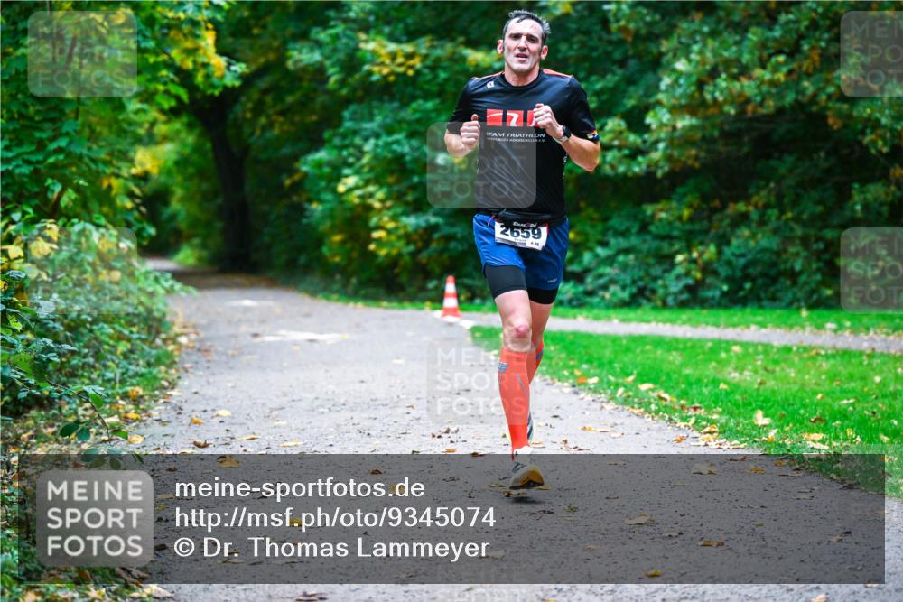 12.10.2025 - Bramfelder Halbmarathon 2025 Dr. Thomas Lammeyer http://msf.ph/oto/9345074 12.10.2025 10:13:56 Laufen 2659, 86 meine-sportfotos.de