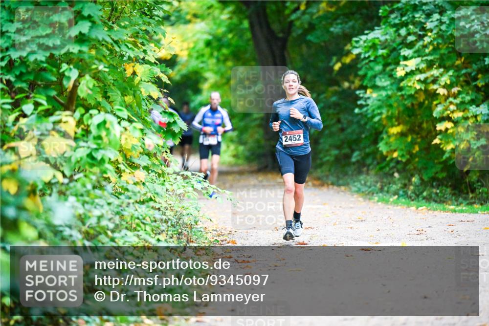 12.10.2025 - Bramfelder Halbmarathon 2025 Dr. Thomas Lammeyer http://msf.ph/oto/9345097 12.10.2025 10:14:17 Laufen 2452 meine-sportfotos.de