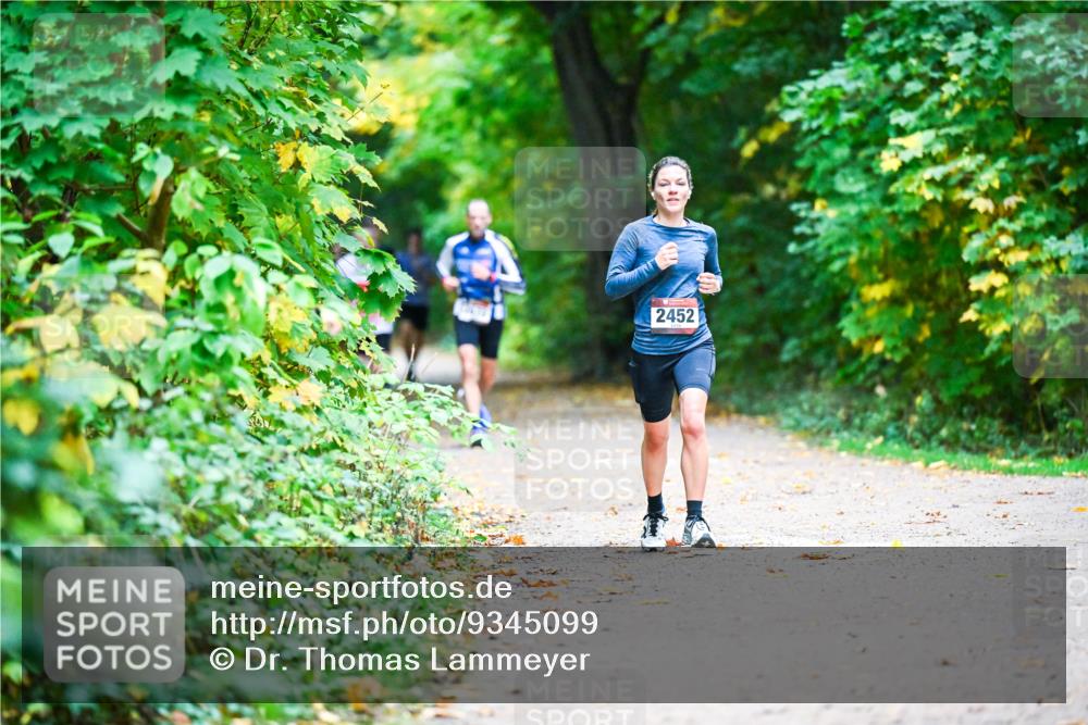 12.10.2025 - Bramfelder Halbmarathon 2025 Dr. Thomas Lammeyer http://msf.ph/oto/9345099 12.10.2025 10:14:17 Laufen 2452 meine-sportfotos.de