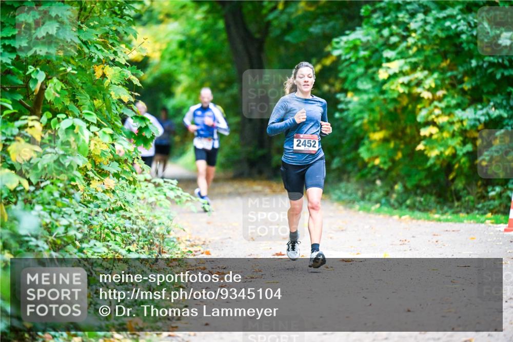 12.10.2025 - Bramfelder Halbmarathon 2025 Dr. Thomas Lammeyer http://msf.ph/oto/9345104 12.10.2025 10:14:18 Laufen 2452 meine-sportfotos.de