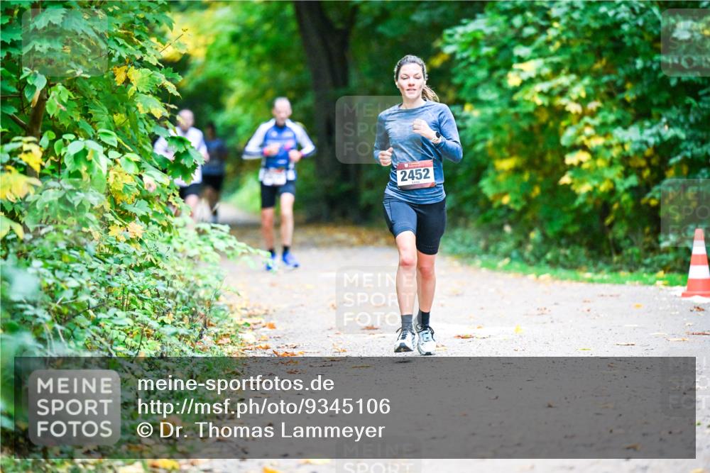 12.10.2025 - Bramfelder Halbmarathon 2025 Dr. Thomas Lammeyer http://msf.ph/oto/9345106 12.10.2025 10:14:18 Laufen 2452 meine-sportfotos.de