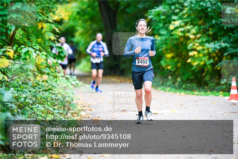 12.10.2025 - Bramfelder Halbmarathon 2025 Dr. Thomas Lammeyer http://msf.ph/oto/9345108 12.10.2025 10:14:18 Laufen 2452 meine-sportfotos.de