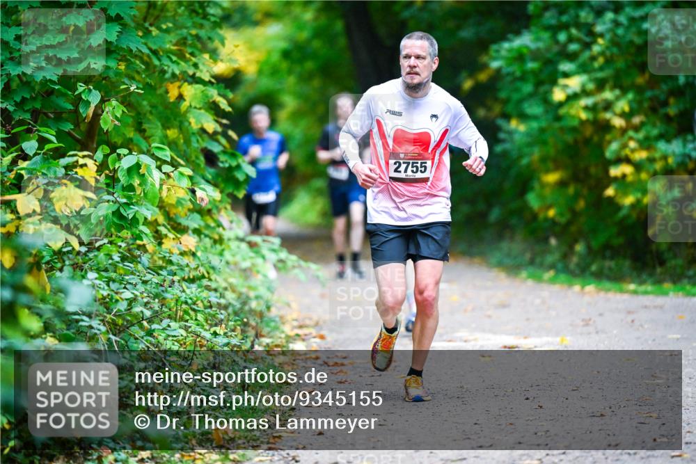 12.10.2025 - Bramfelder Halbmarathon 2025 Dr. Thomas Lammeyer http://msf.ph/oto/9345155 12.10.2025 10:14:27 Laufen 2755 meine-sportfotos.de