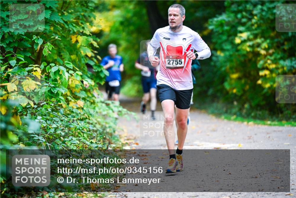12.10.2025 - Bramfelder Halbmarathon 2025 Dr. Thomas Lammeyer http://msf.ph/oto/9345156 12.10.2025 10:14:27 Laufen 2755 meine-sportfotos.de
