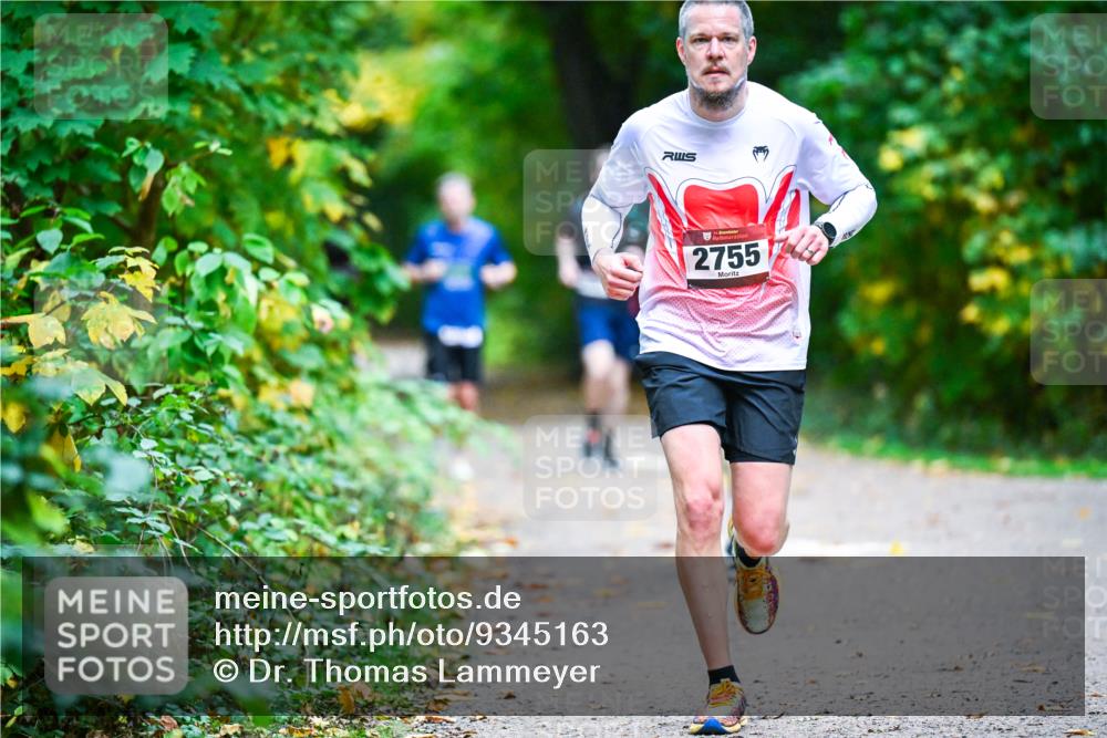 12.10.2025 - Bramfelder Halbmarathon 2025 Dr. Thomas Lammeyer http://msf.ph/oto/9345163 12.10.2025 10:14:28 Laufen 2755 meine-sportfotos.de