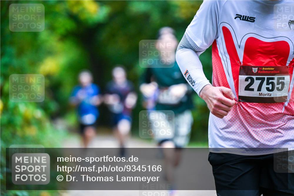 12.10.2025 - Bramfelder Halbmarathon 2025 Dr. Thomas Lammeyer http://msf.ph/oto/9345166 12.10.2025 10:14:30 Laufen 34, 2755 meine-sportfotos.de