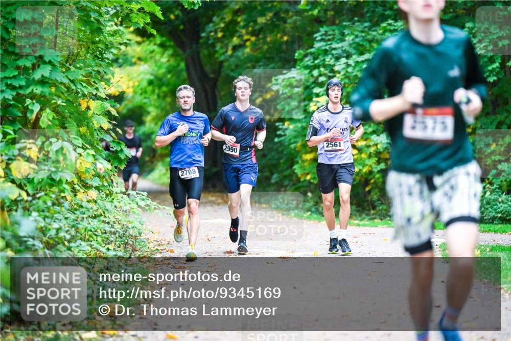 12.10.2025 - Bramfelder Halbmarathon 2025 Dr. Thomas Lammeyer http://msf.ph/oto/9345169 12.10.2025 10:14:31 Laufen 2575, 2561, 2990, 2708 meine-sportfotos.de