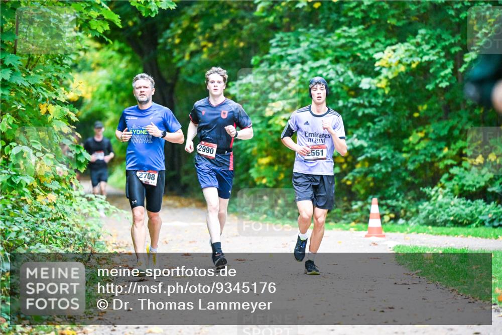 12.10.2025 - Bramfelder Halbmarathon 2025 Dr. Thomas Lammeyer http://msf.ph/oto/9345176 12.10.2025 10:14:32 Laufen 2990, 2708, 561 meine-sportfotos.de