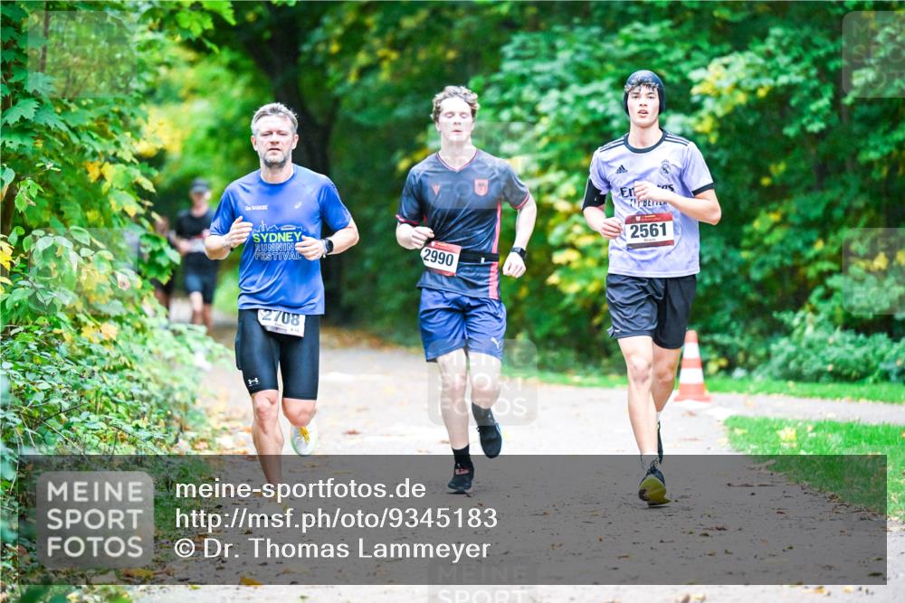 12.10.2025 - Bramfelder Halbmarathon 2025 Dr. Thomas Lammeyer http://msf.ph/oto/9345183 12.10.2025 10:14:33 Laufen 2990, 2708, 2561 meine-sportfotos.de