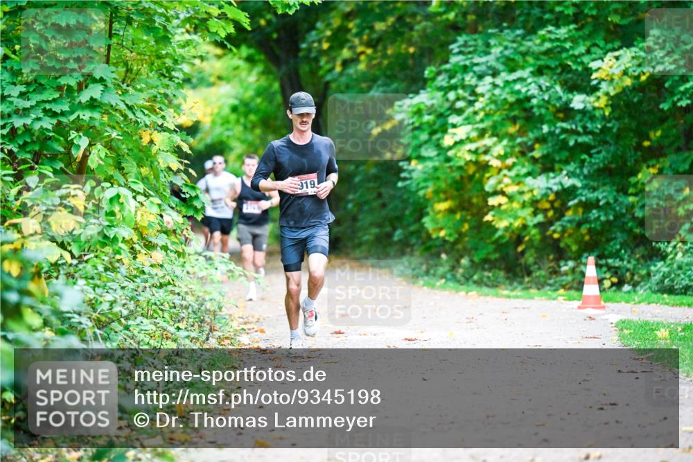 12.10.2025 - Bramfelder Halbmarathon 2025 Dr. Thomas Lammeyer http://msf.ph/oto/9345198 12.10.2025 10:14:39 Laufen 19 meine-sportfotos.de