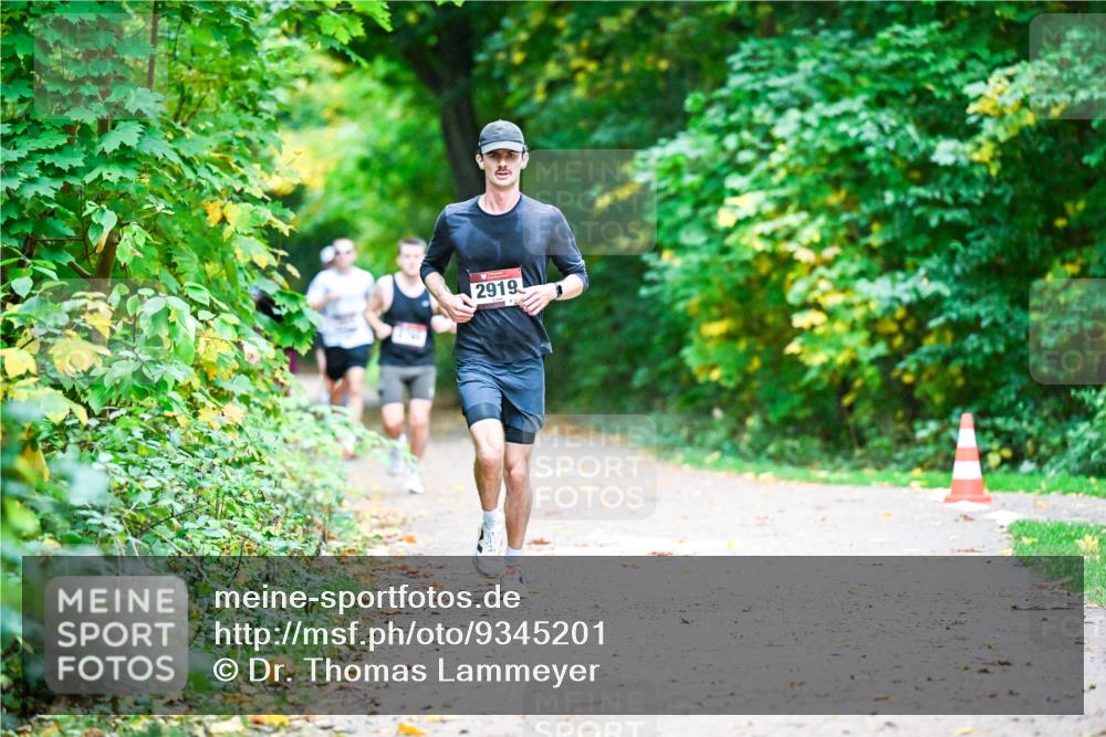 12.10.2025 - Bramfelder Halbmarathon 2025 Dr. Thomas Lammeyer http://msf.ph/oto/9345201 12.10.2025 10:14:39 Laufen 2919 meine-sportfotos.de