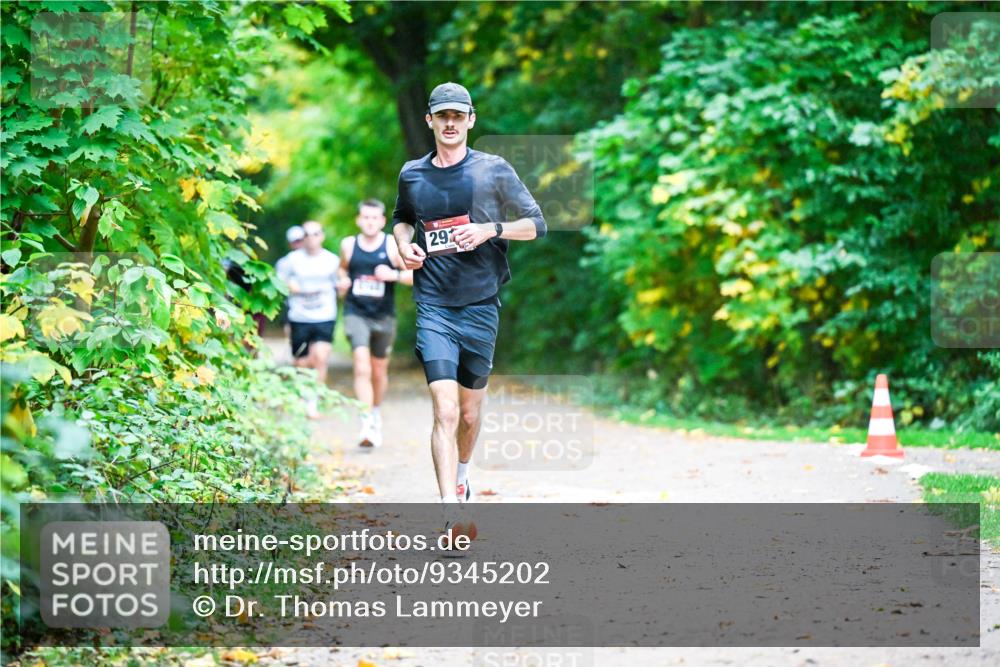 12.10.2025 - Bramfelder Halbmarathon 2025 Dr. Thomas Lammeyer http://msf.ph/oto/9345202 12.10.2025 10:14:40 Laufen 29 meine-sportfotos.de