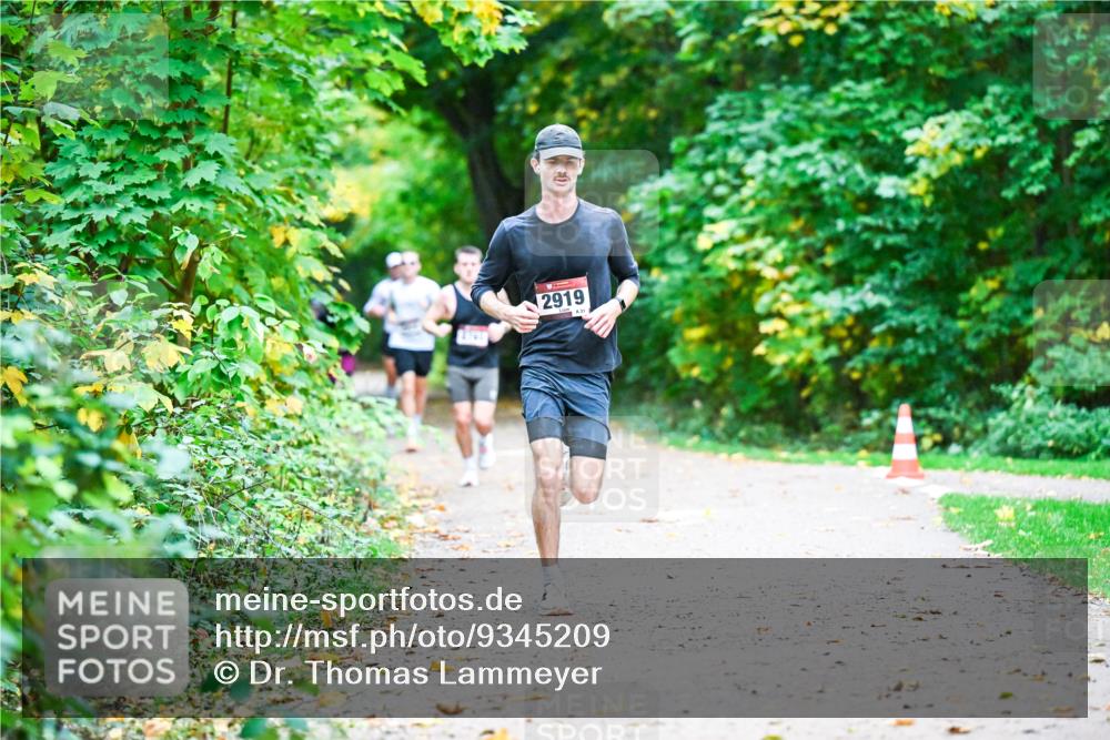 12.10.2025 - Bramfelder Halbmarathon 2025 Dr. Thomas Lammeyer http://msf.ph/oto/9345209 12.10.2025 10:14:40 Laufen 2919 meine-sportfotos.de