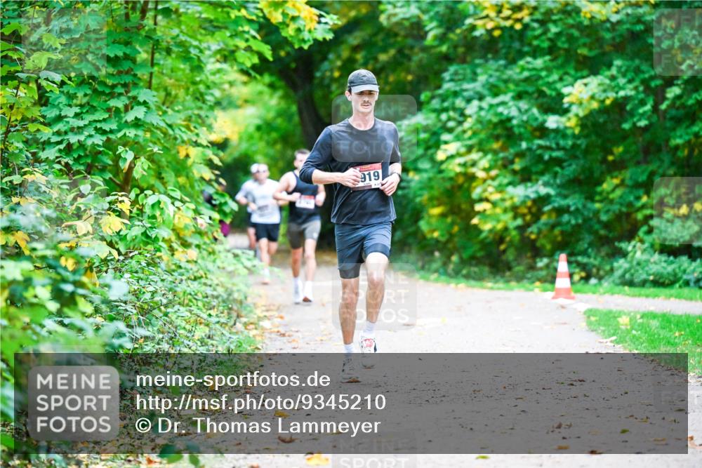 12.10.2025 - Bramfelder Halbmarathon 2025 Dr. Thomas Lammeyer http://msf.ph/oto/9345210 12.10.2025 10:14:41 Laufen 919 meine-sportfotos.de