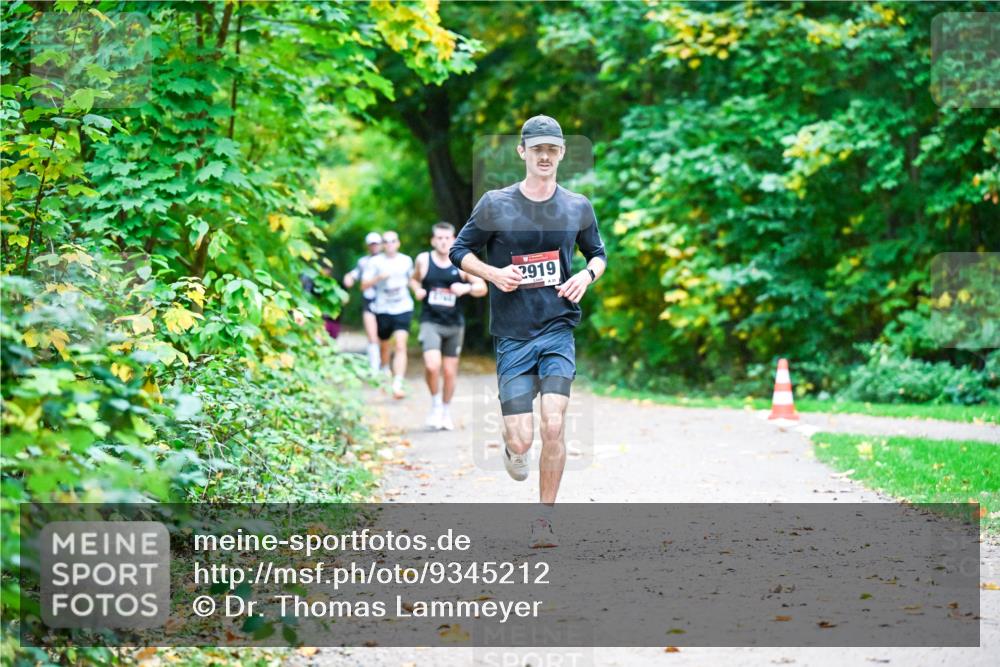 12.10.2025 - Bramfelder Halbmarathon 2025 Dr. Thomas Lammeyer http://msf.ph/oto/9345212 12.10.2025 10:14:41 Laufen 2919 meine-sportfotos.de