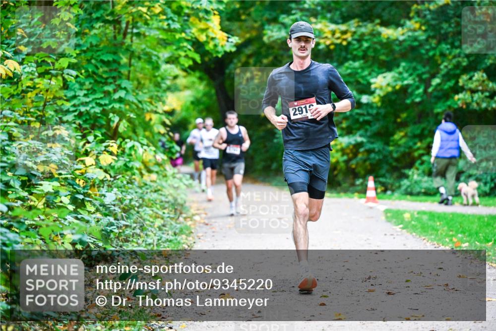 12.10.2025 - Bramfelder Halbmarathon 2025 Dr. Thomas Lammeyer http://msf.ph/oto/9345220 12.10.2025 10:14:42 Laufen 2919 meine-sportfotos.de