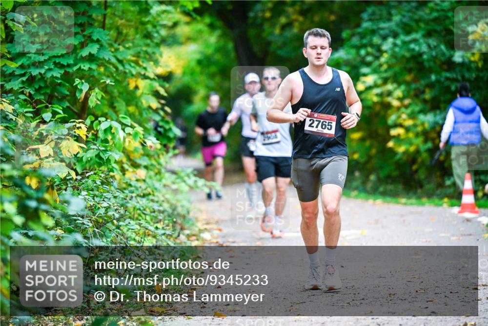 12.10.2025 - Bramfelder Halbmarathon 2025 Dr. Thomas Lammeyer http://msf.ph/oto/9345233 12.10.2025 10:14:45 Laufen 2765 meine-sportfotos.de