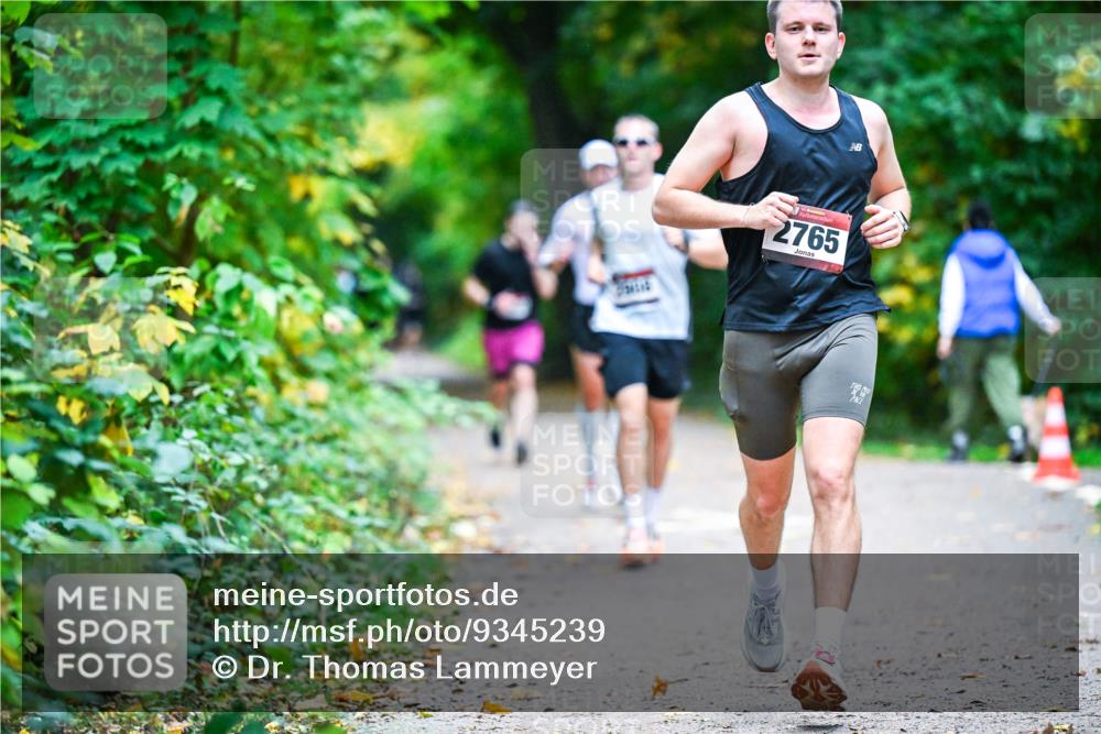 12.10.2025 - Bramfelder Halbmarathon 2025 Dr. Thomas Lammeyer http://msf.ph/oto/9345239 12.10.2025 10:14:46 Laufen 2765 meine-sportfotos.de