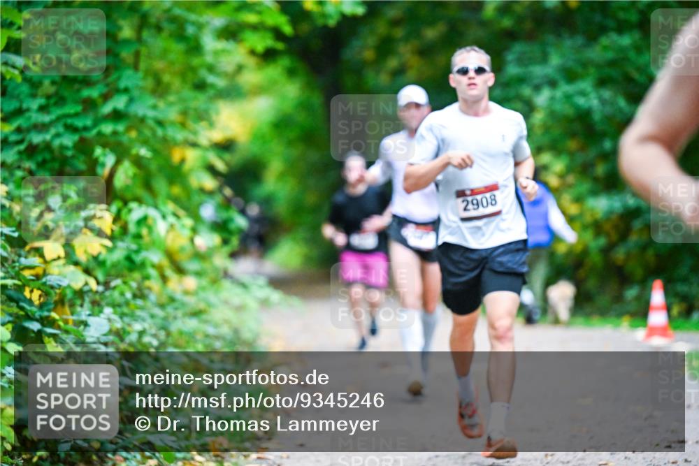 12.10.2025 - Bramfelder Halbmarathon 2025 Dr. Thomas Lammeyer http://msf.ph/oto/9345246 12.10.2025 10:14:47 Laufen 2908 meine-sportfotos.de