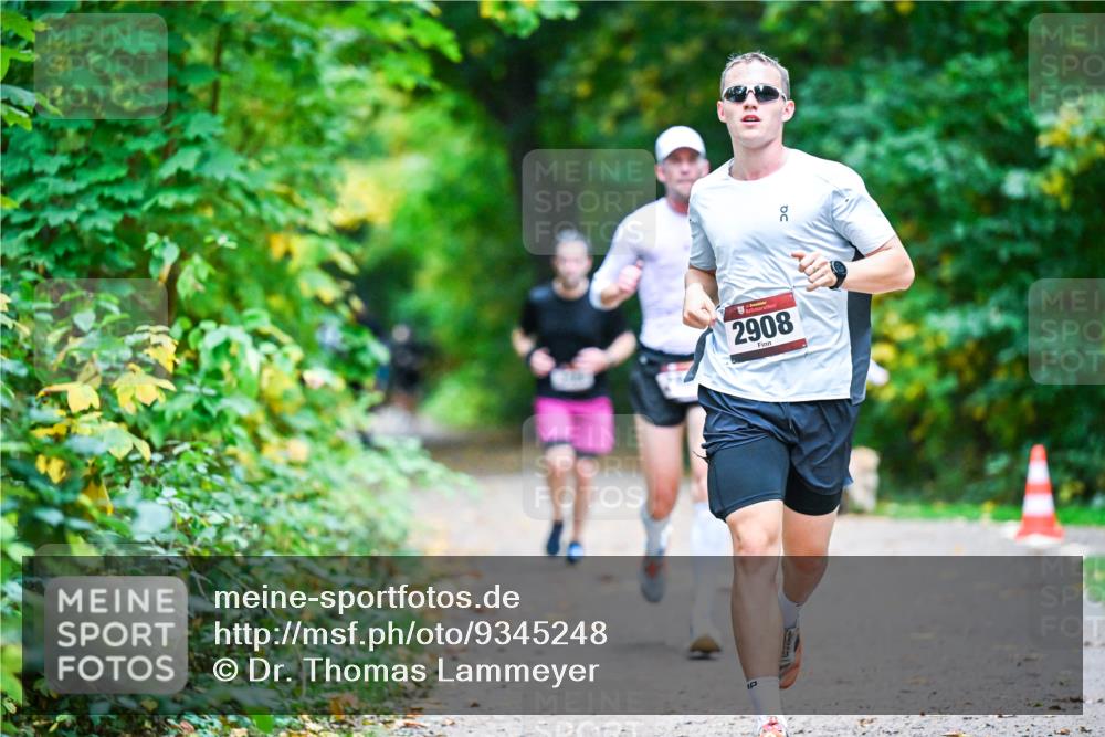 12.10.2025 - Bramfelder Halbmarathon 2025 Dr. Thomas Lammeyer http://msf.ph/oto/9345248 12.10.2025 10:14:48 Laufen 2908 meine-sportfotos.de