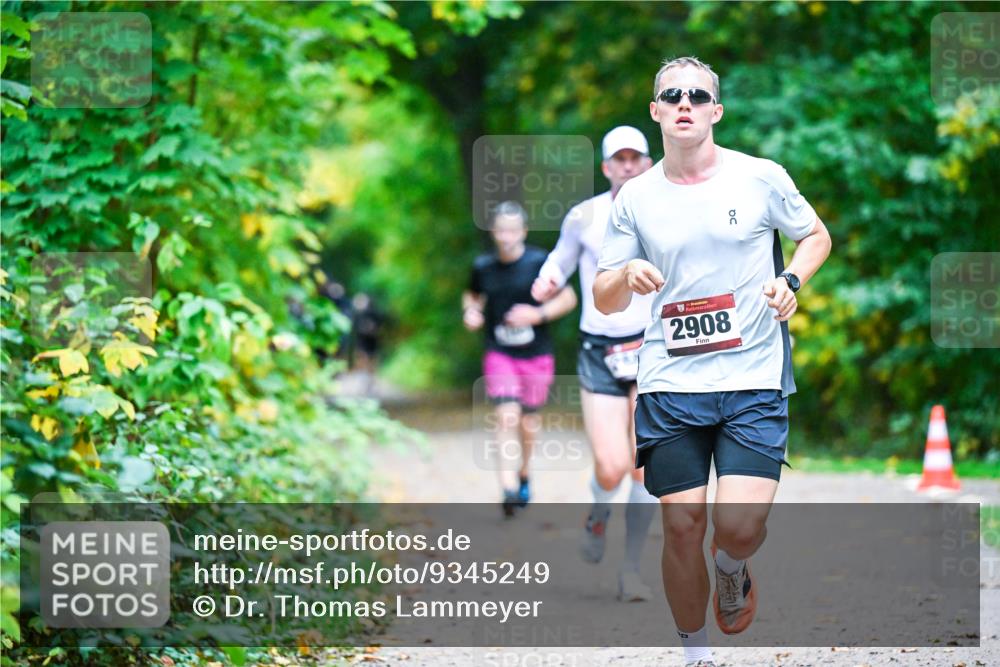 12.10.2025 - Bramfelder Halbmarathon 2025 Dr. Thomas Lammeyer http://msf.ph/oto/9345249 12.10.2025 10:14:48 Laufen 2908 meine-sportfotos.de