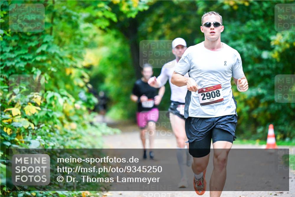 12.10.2025 - Bramfelder Halbmarathon 2025 Dr. Thomas Lammeyer http://msf.ph/oto/9345250 12.10.2025 10:14:48 Laufen 34, 2908 meine-sportfotos.de