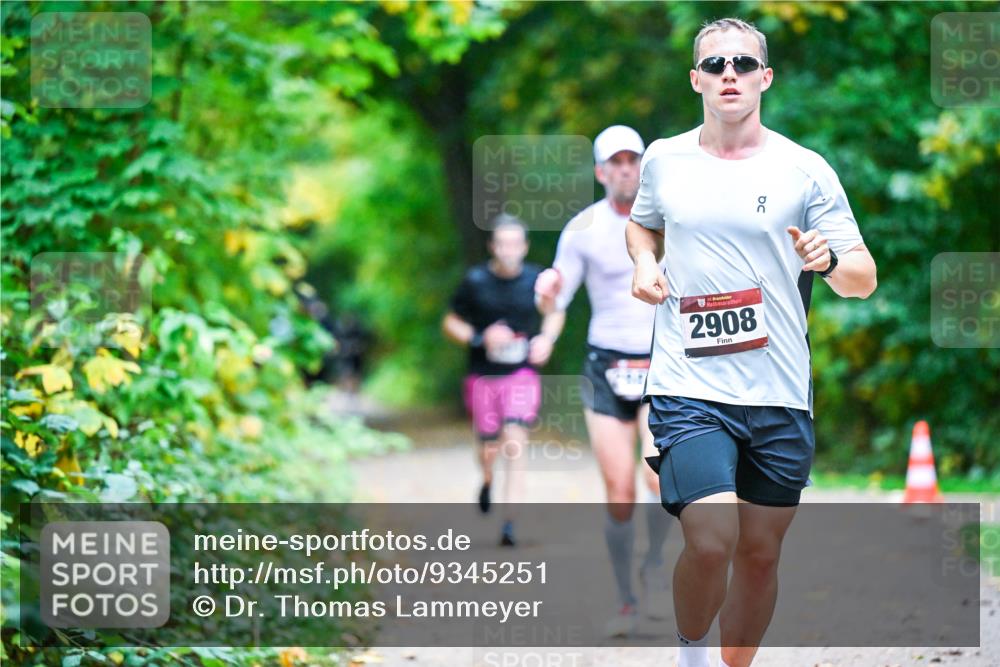 12.10.2025 - Bramfelder Halbmarathon 2025 Dr. Thomas Lammeyer http://msf.ph/oto/9345251 12.10.2025 10:14:48 Laufen 34, 2908 meine-sportfotos.de