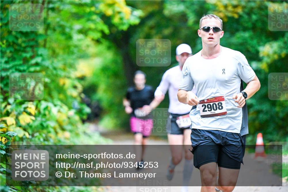 12.10.2025 - Bramfelder Halbmarathon 2025 Dr. Thomas Lammeyer http://msf.ph/oto/9345253 12.10.2025 10:14:49 Laufen 2908 meine-sportfotos.de
