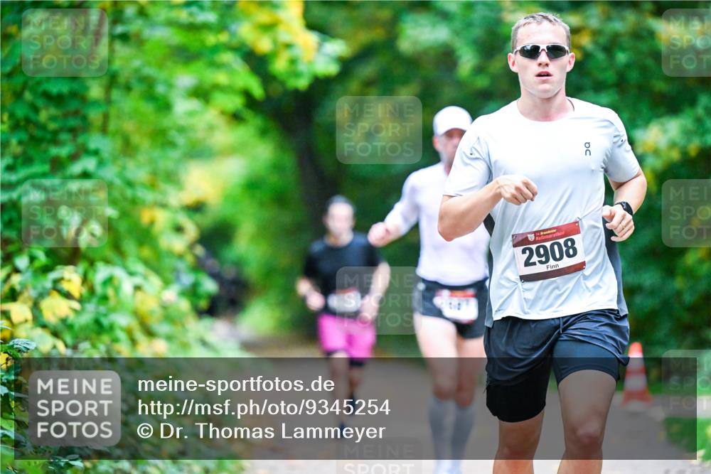 12.10.2025 - Bramfelder Halbmarathon 2025 Dr. Thomas Lammeyer http://msf.ph/oto/9345254 12.10.2025 10:14:49 Laufen 34, 2908 meine-sportfotos.de