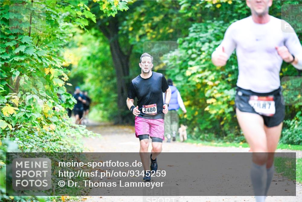 12.10.2025 - Bramfelder Halbmarathon 2025 Dr. Thomas Lammeyer http://msf.ph/oto/9345259 12.10.2025 10:14:50 Laufen 2480, 2887 meine-sportfotos.de