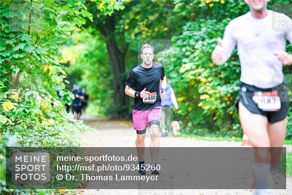 12.10.2025 - Bramfelder Halbmarathon 2025 Dr. Thomas Lammeyer http://msf.ph/oto/9345260 12.10.2025 10:14:50 Laufen 2480, 2887 meine-sportfotos.de