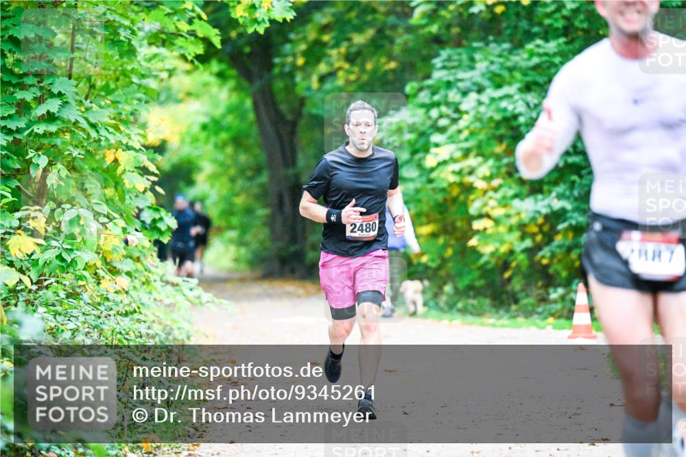 12.10.2025 - Bramfelder Halbmarathon 2025 Dr. Thomas Lammeyer http://msf.ph/oto/9345261 12.10.2025 10:14:51 Laufen 2480, 28, 7 meine-sportfotos.de