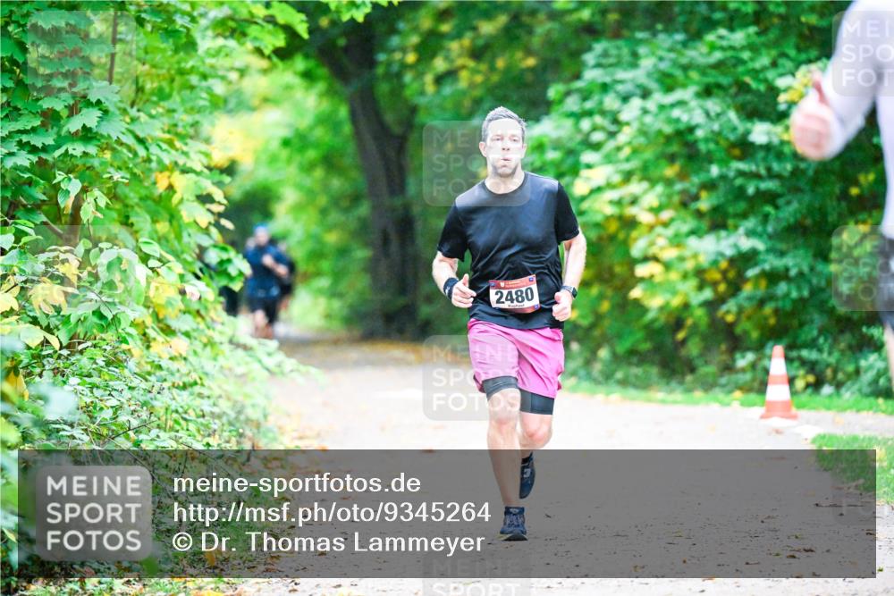12.10.2025 - Bramfelder Halbmarathon 2025 Dr. Thomas Lammeyer http://msf.ph/oto/9345264 12.10.2025 10:14:51 Laufen 2480 meine-sportfotos.de