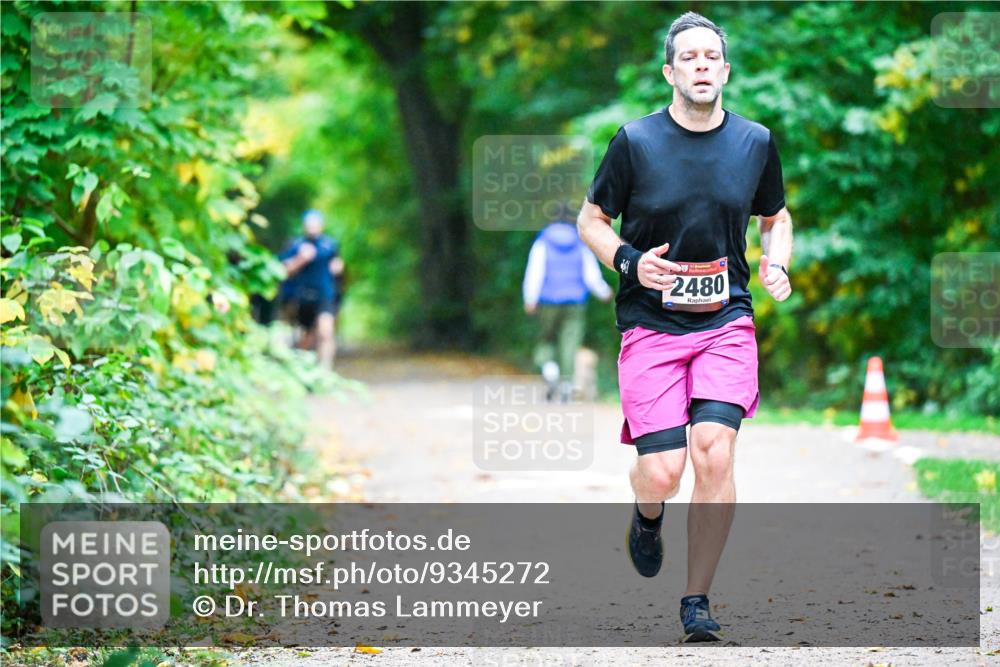12.10.2025 - Bramfelder Halbmarathon 2025 Dr. Thomas Lammeyer http://msf.ph/oto/9345272 12.10.2025 10:14:52 Laufen 2480, 9 meine-sportfotos.de