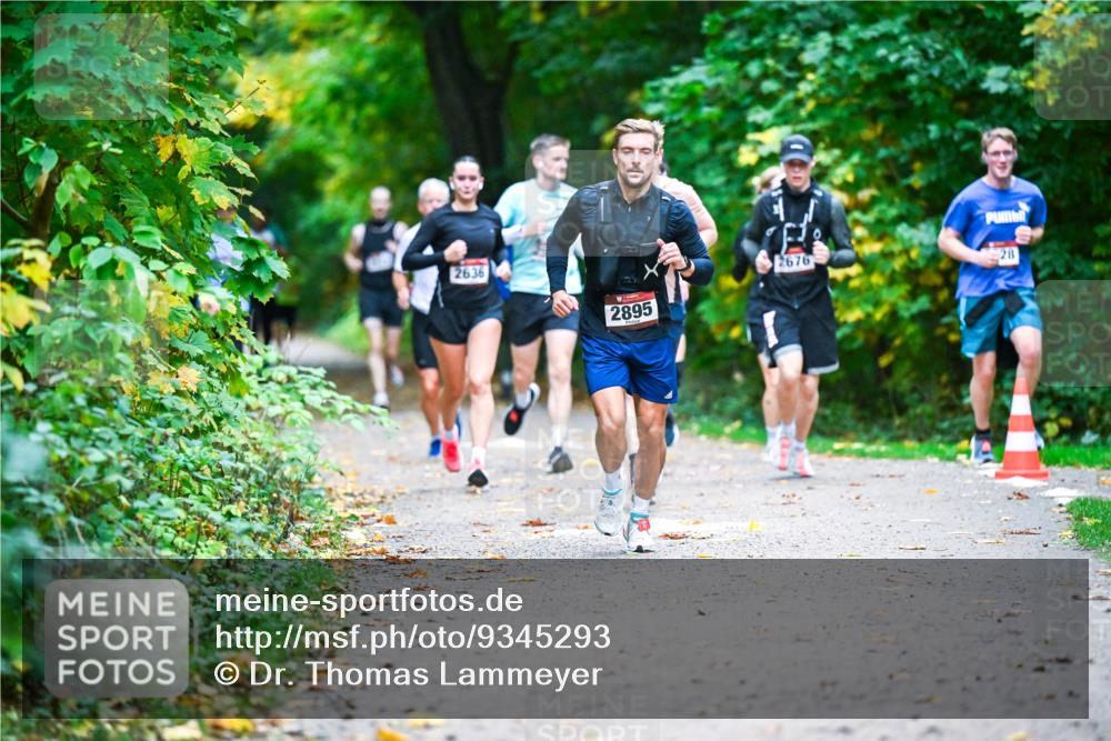 12.10.2025 - Bramfelder Halbmarathon 2025 Dr. Thomas Lammeyer http://msf.ph/oto/9345293 12.10.2025 10:15:04 Laufen 2636, 2895, 2676, 28 meine-sportfotos.de